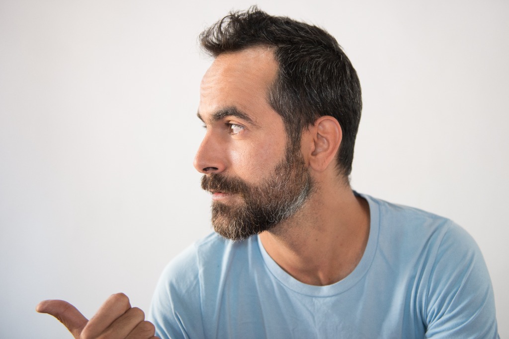 Raúl Capote - Perfil, pelo corto